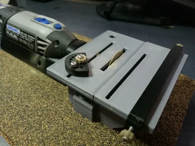 Table saw for Dremel 4000 (with drill bracket Fixed) — modelo 3D
