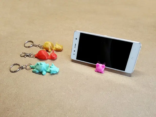 Keychain / Smartphone Stand — modelo 3D