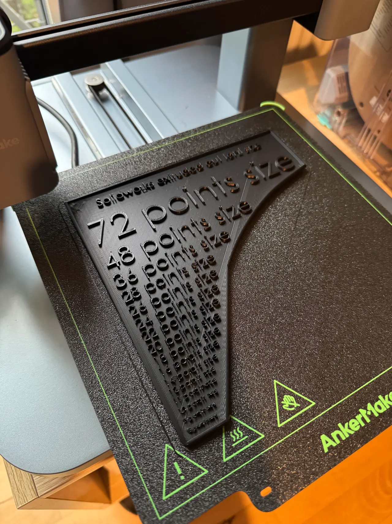 Solidworks extrude base font size reference — modelo 3D
