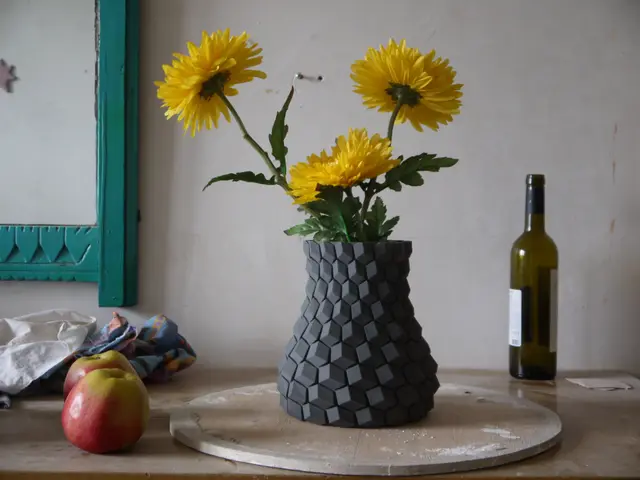Curved honeycomb vase — modelo 3D