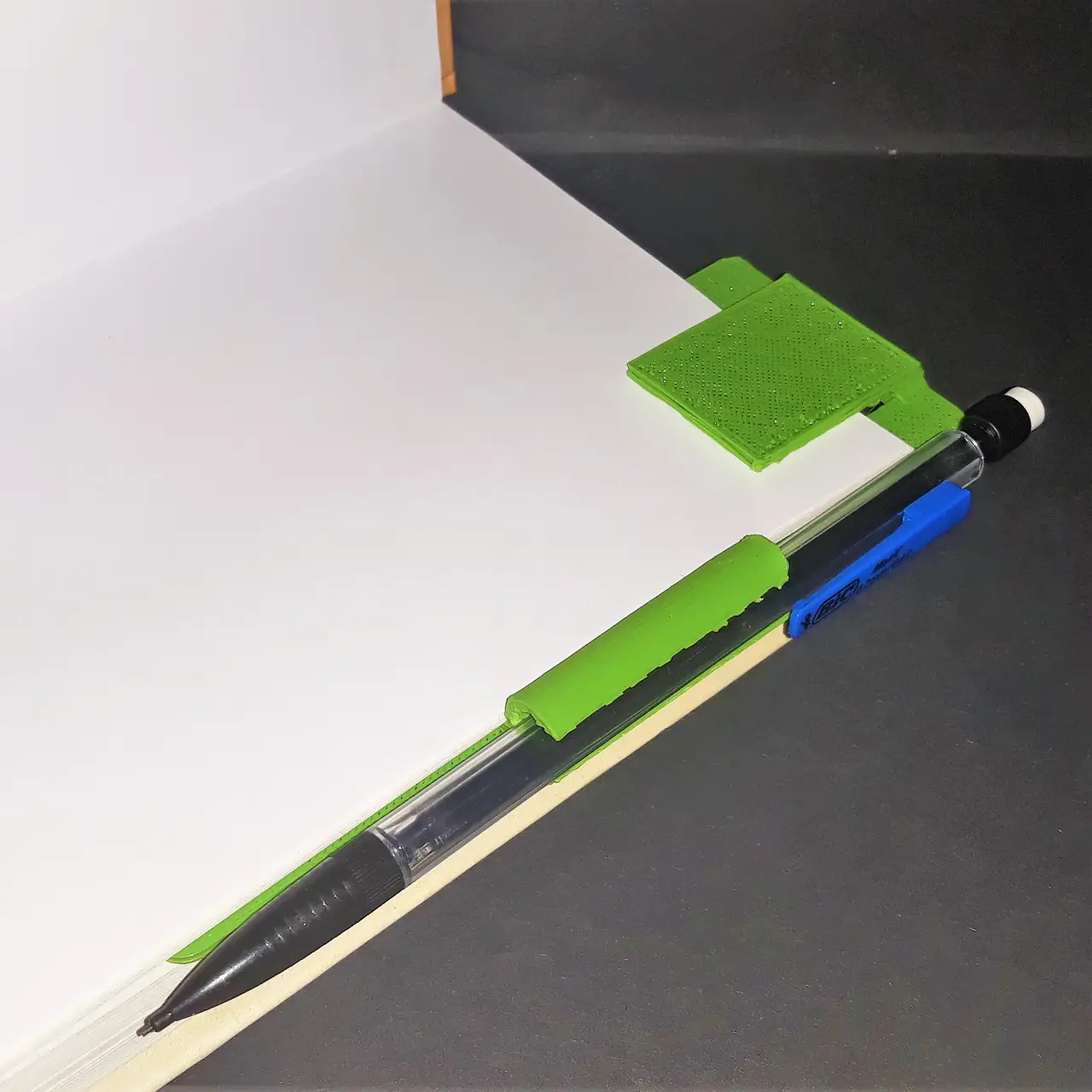 Bookmark with penholder — modelo 3D