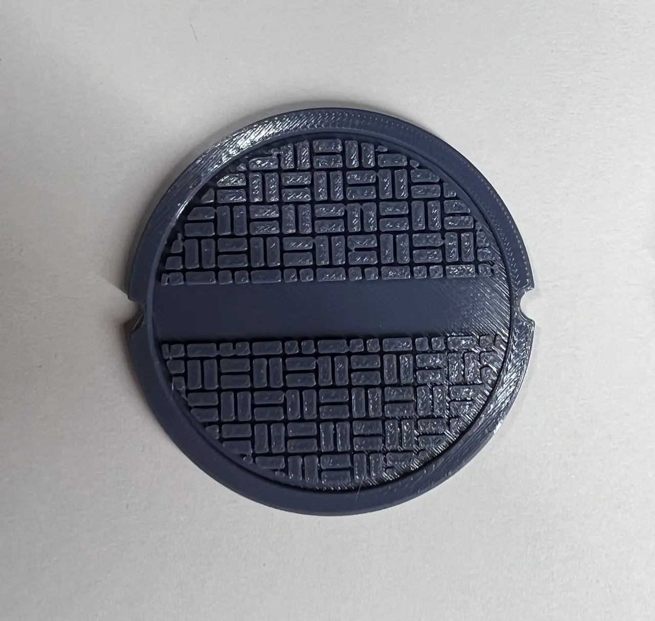 1/12 Scale Manhole Cover with Customizable Text — modelo 3D