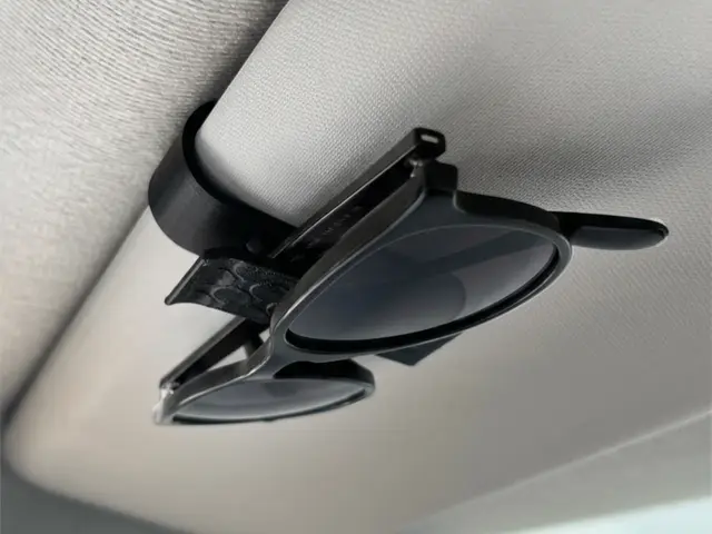 CAR VISOR SUNGLASSES HOLDER — modelo 3D