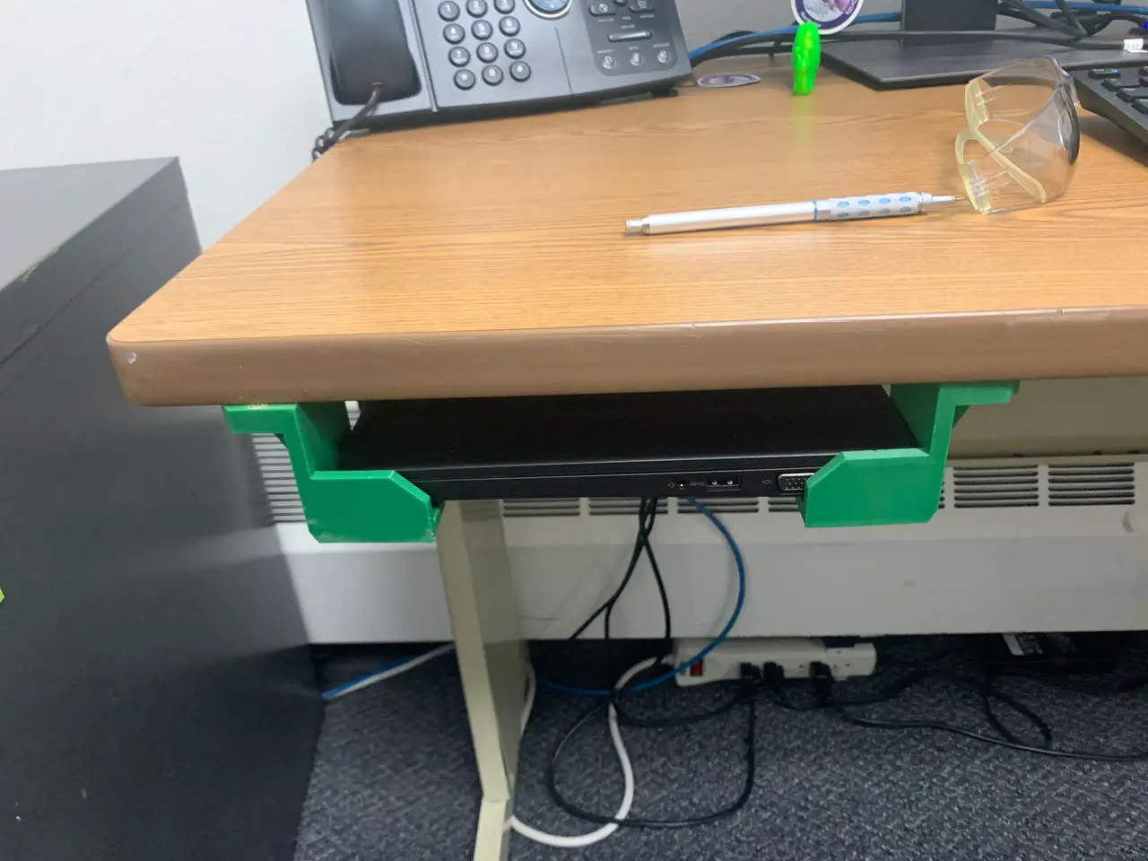 Under-Desk Laptop Storage/Docking Brackets — modelo 3D