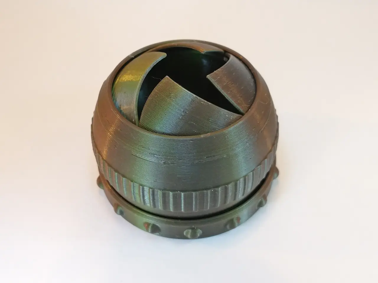 Print-In-Place Iris Box (locking) — modelo 3D