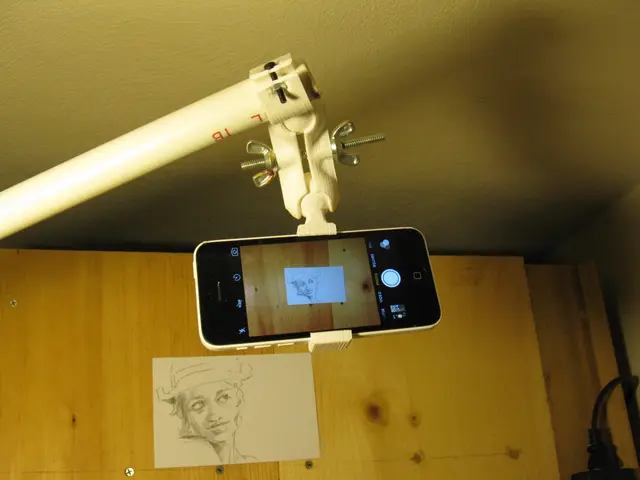 Ball joint phone mount with tripod mount — modelo 3D