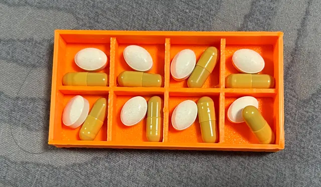 medicine box(8 compartments) — modelo 3D