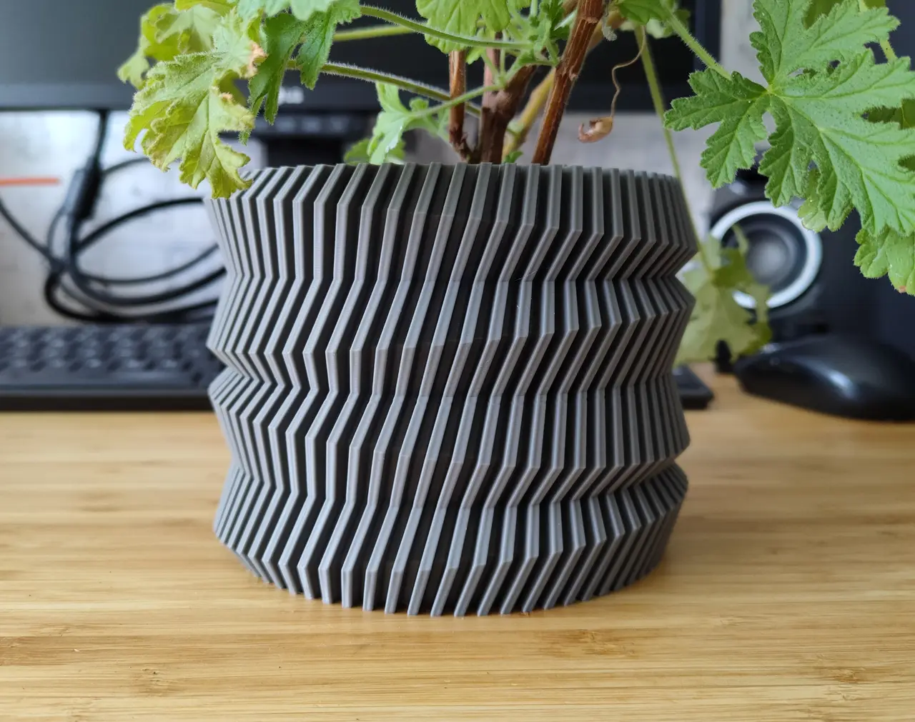 Spinning Gear Planter Pot for Plants — modelo 3D