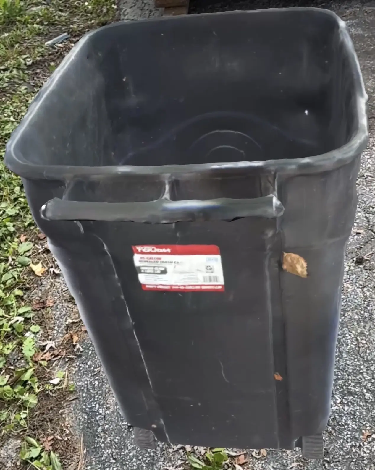 Realistic Trash Can – 3D Model — modelo 3D