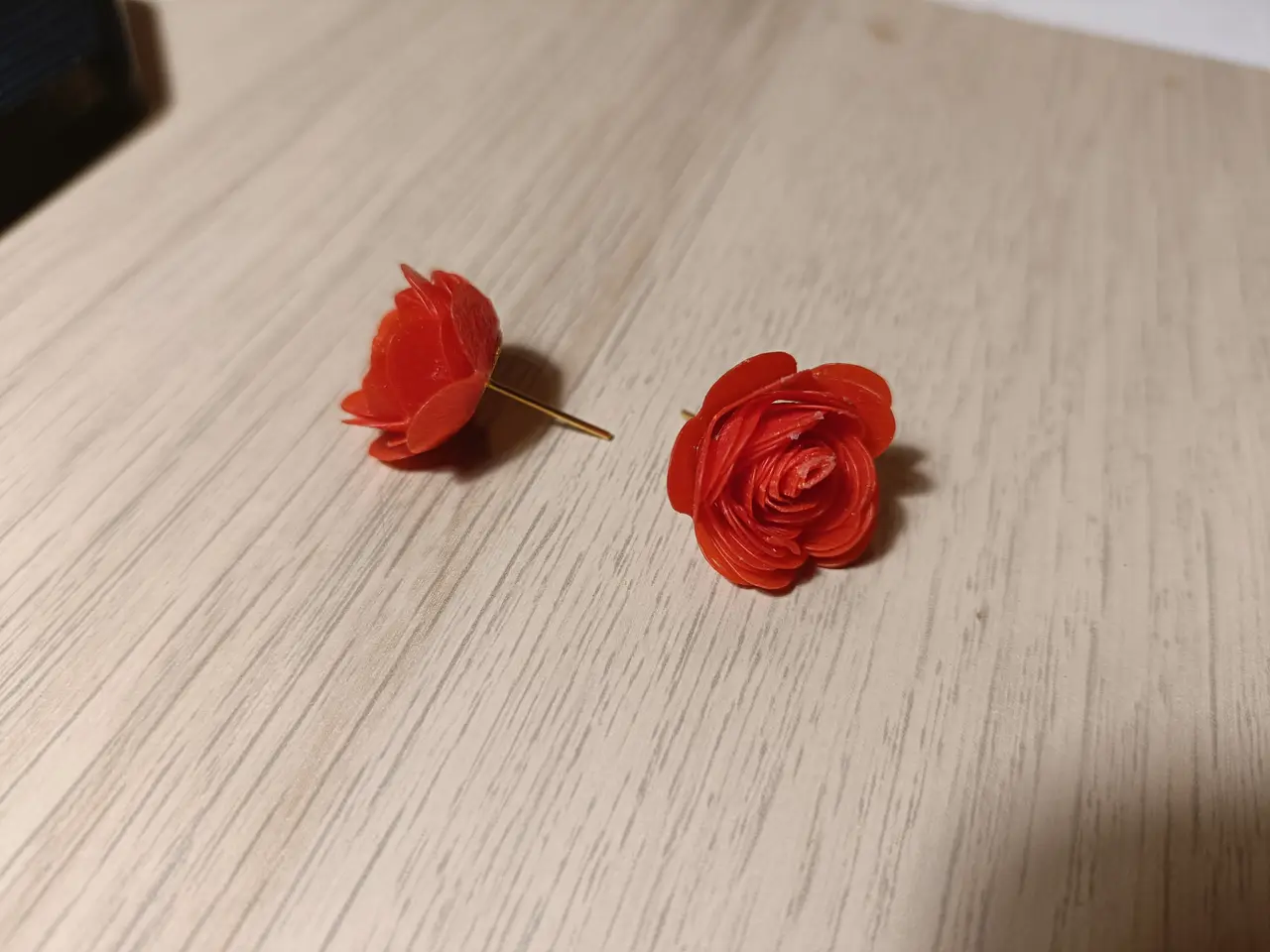 Roll-Up Rose Earrings — modelo 3D