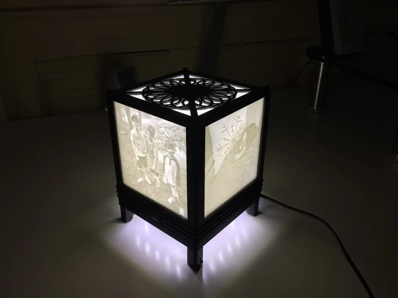 Lithophane Lamp for 100 x 100 mm Lithophanes. — modelo 3D