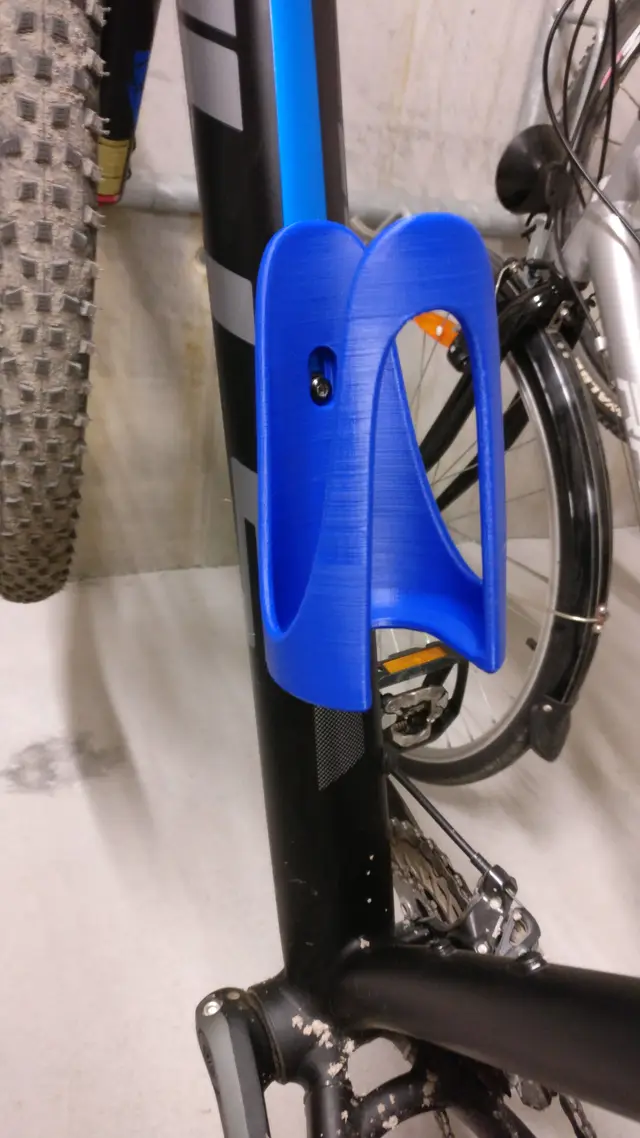 Bike bottle holder — modelo 3D