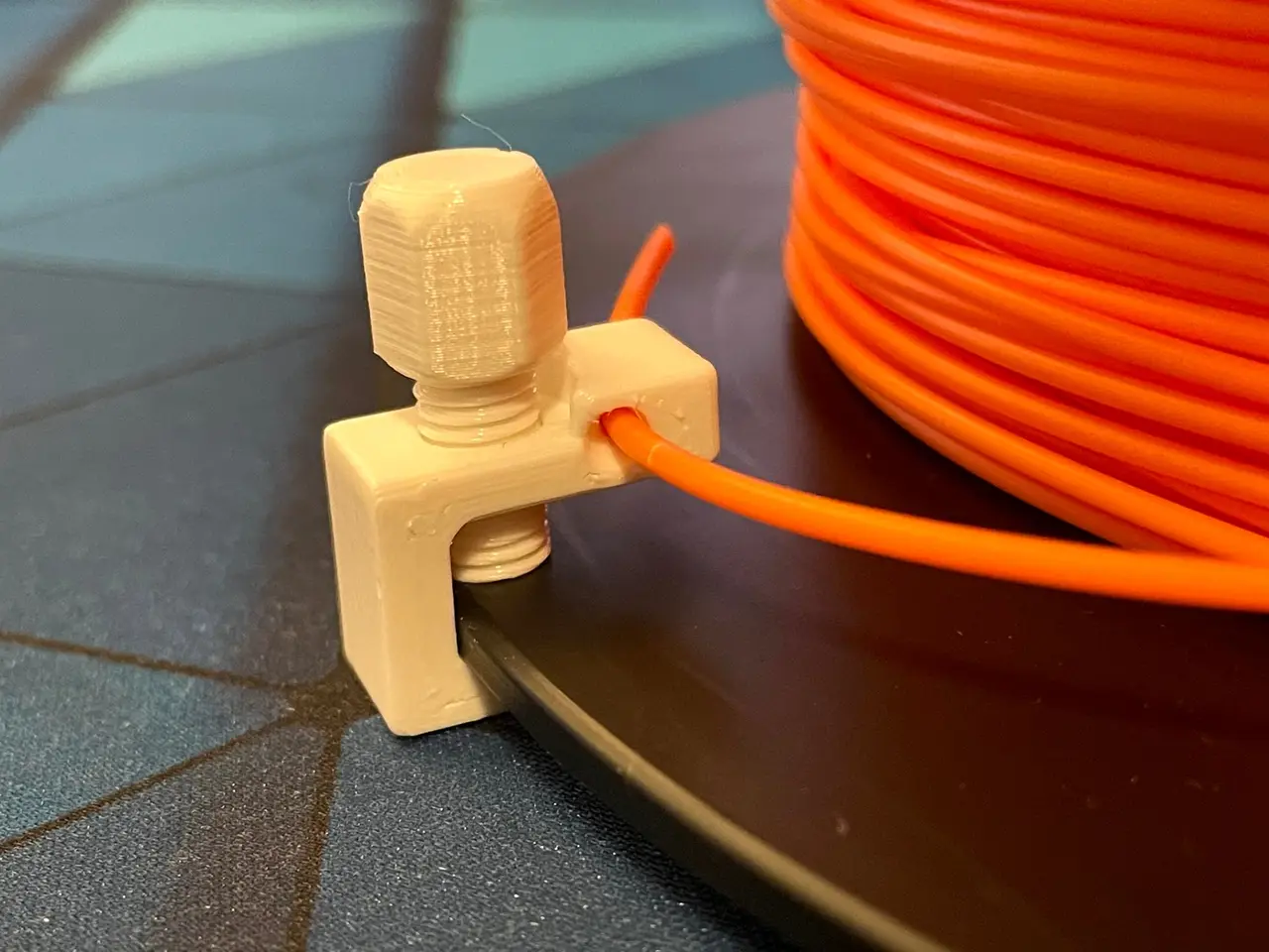 "Super Crift" universal filament clip — modelo 3D