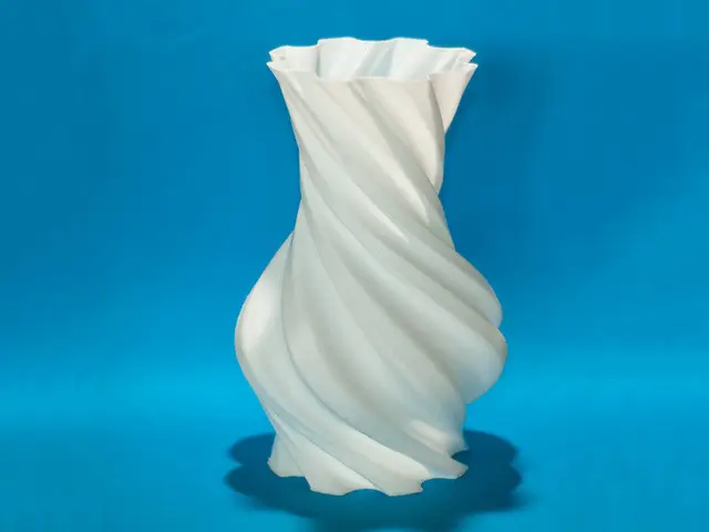Round vase (torqued or not) — modelo 3D