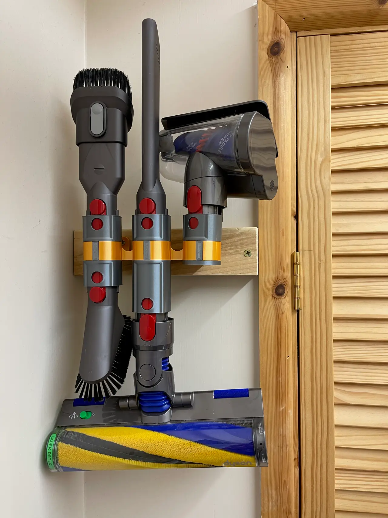 Dyson Accessory Wall Bracket V7 V8 V10 V11 V15 Tool Holder for 6 or 8 Tools or Attachments — modelo 3D
