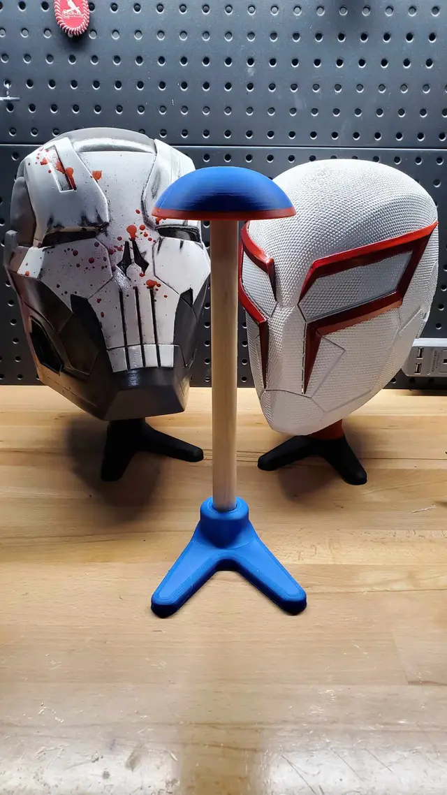 Low cost helmet stand - perfect for display — modelo 3D